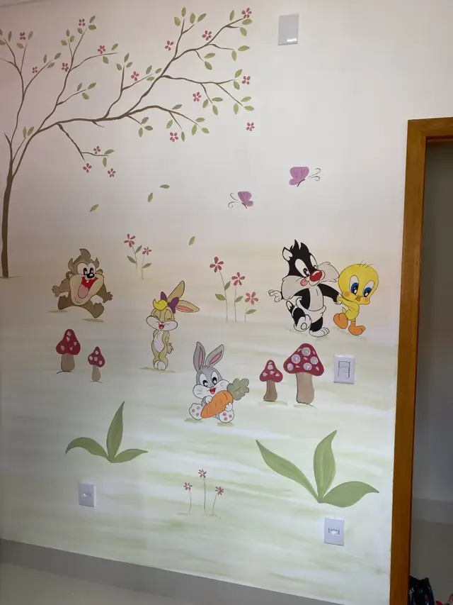 Mural personalizado baby looney tunes em Goiânia, pintura à mão por Art Laurenn