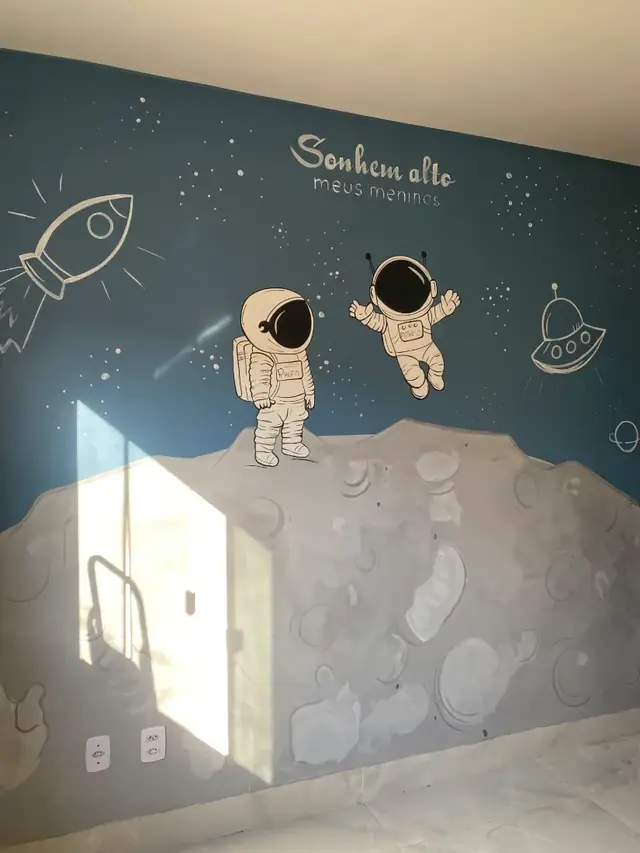 Mural quarto meninos astronautas sonhem alto em Goiânia, pintura à mão por Art Laurenn