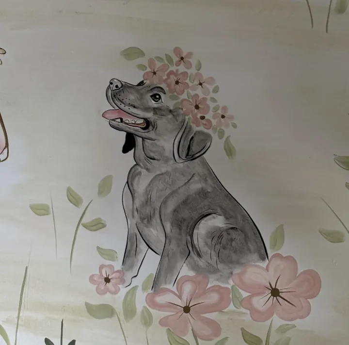 Mural cachorro coroa de flores quarto infantil em Goiânia, pintura à mão por Art Laurenn