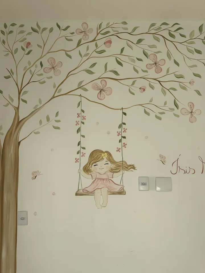 Mural quarto menina árvore balanço nome em Goiânia, pintura à mão por Art Laurenn