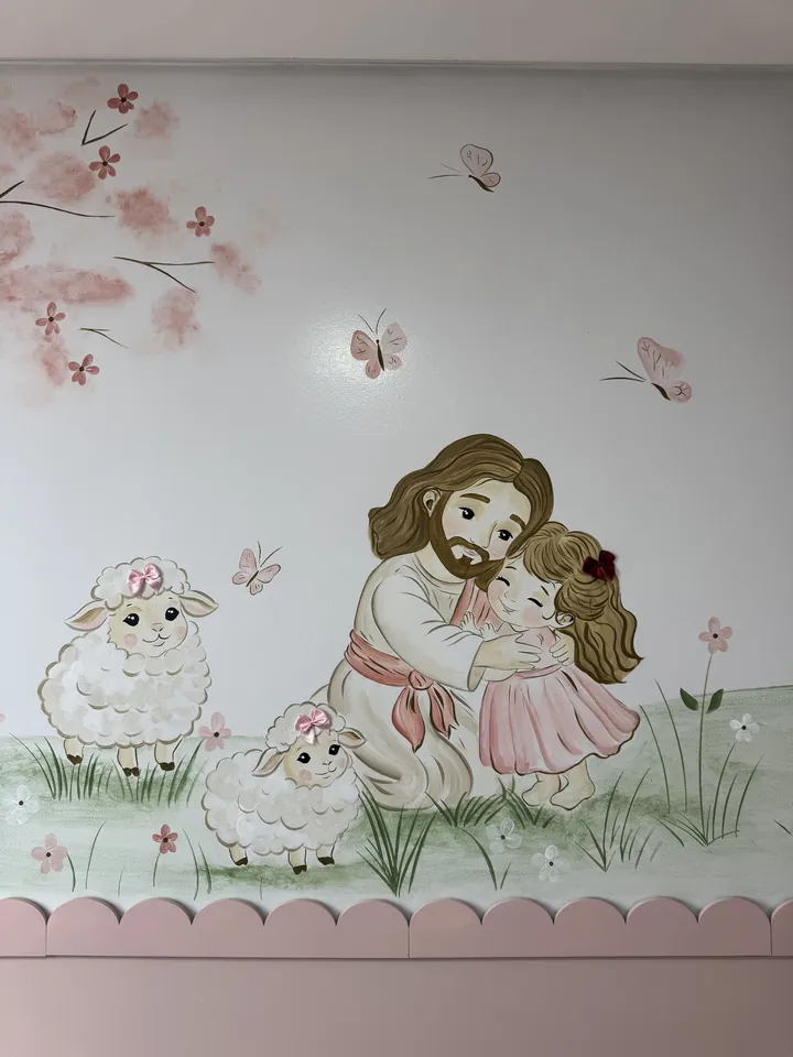 Mural religioso Jesus abracando menina ovelhas em Goiânia, pintura à mão por Art Laurenn