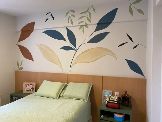 Pintura organica folhas cabeceira quarto casal em Goiânia, pintura à mão por Art Laurenn